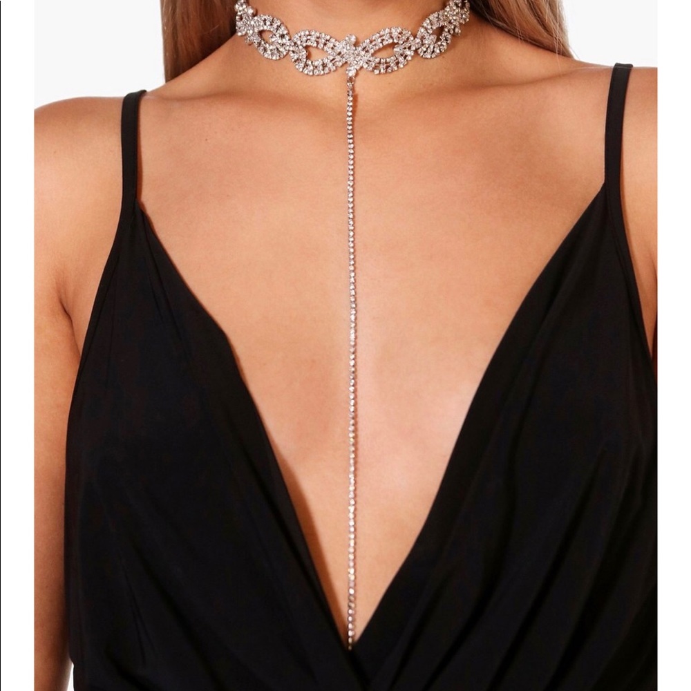 Boohoo Plunge Choker